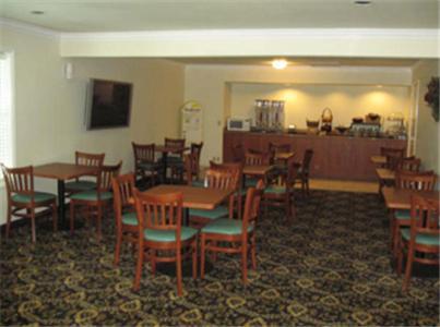 Inn Of Ломпок Ресторант снимка